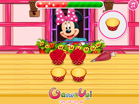 Minnie làm bánh