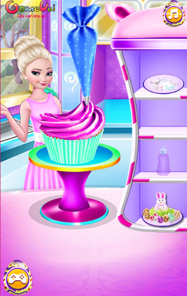 nu-hoang-elsa-lam-banh