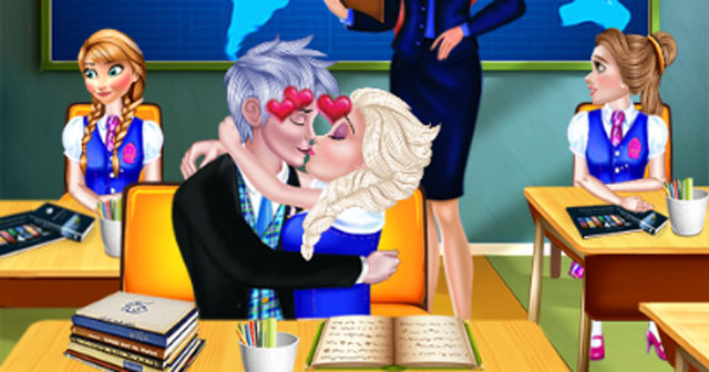 Elsa và Jack hôn lén