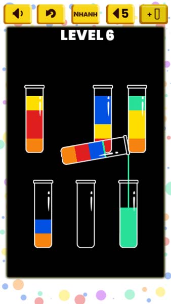 Lựa chọn và đổ nước vào các lọ chứa