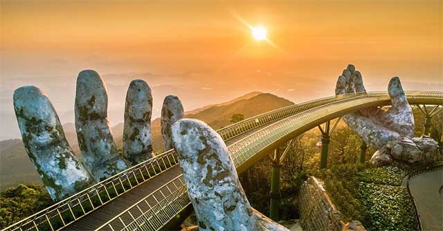 Hoàn thành câu thành ngữ sau :"Đi đêm lắm có ngày gặp ..."