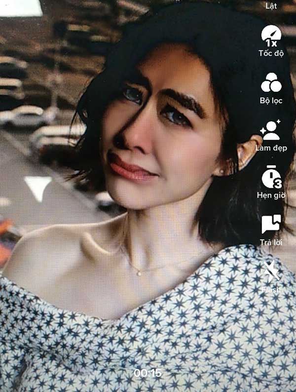 Hình ảnh quay filter khóc trên Tiktok