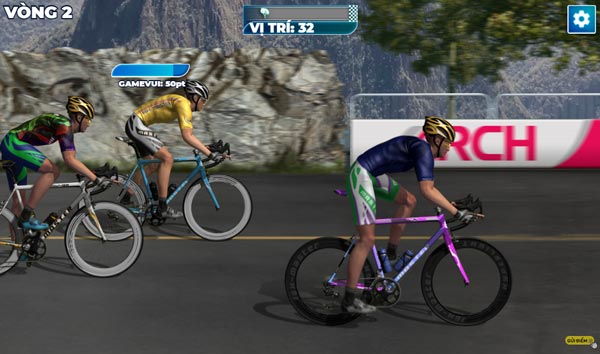 Điều khiển tay đua khéo léo, tăng tốc phù hợp