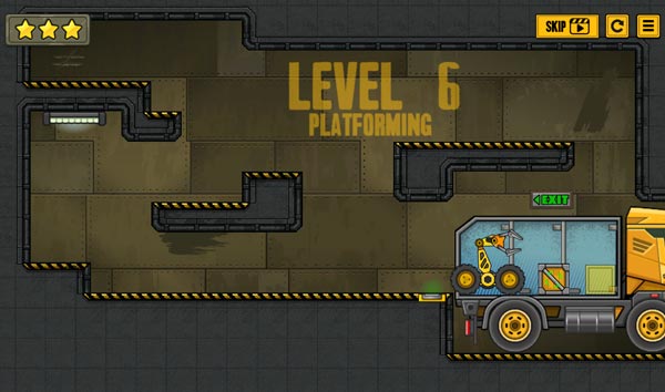 Đưa thùng hàng gỗ vào trong xe tải