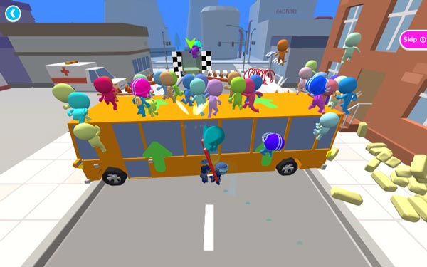 Leo lên xe bus để tránh cảnh sát truy đuổi