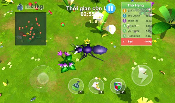 Bản đồ nhỏ phía trên góc trái giúp người chơi dễ quan sát hơn