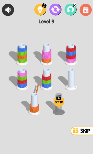 Bấm để chọn và đưa cuộn dây vào ống chỉ