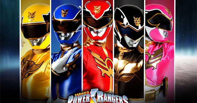 Power Rangers điều khiển cỗ máy tên là gì?