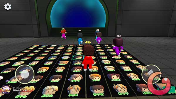 Chạy về phía cửa